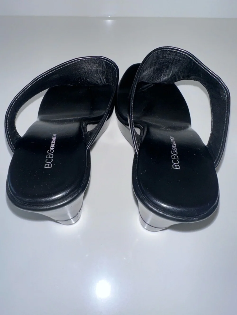 BCBGeneration Black Queenie Thong Wedge Sandals Heels Size 9M - Picture 8 of 11